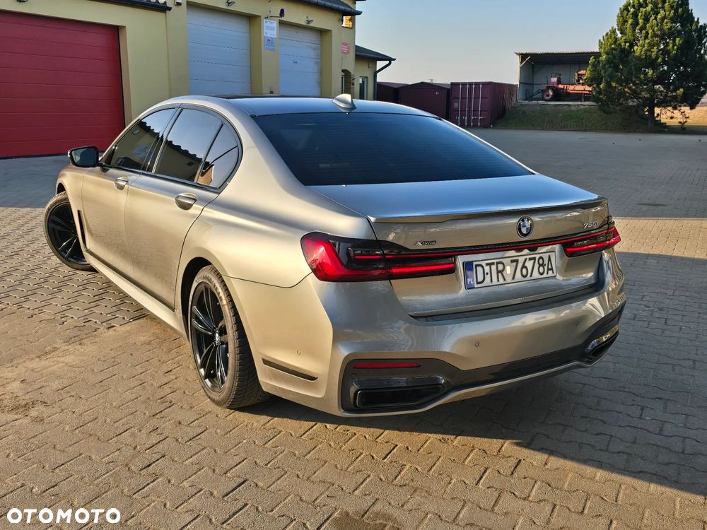 BMW Seria 7 750i xDrive sport - 9