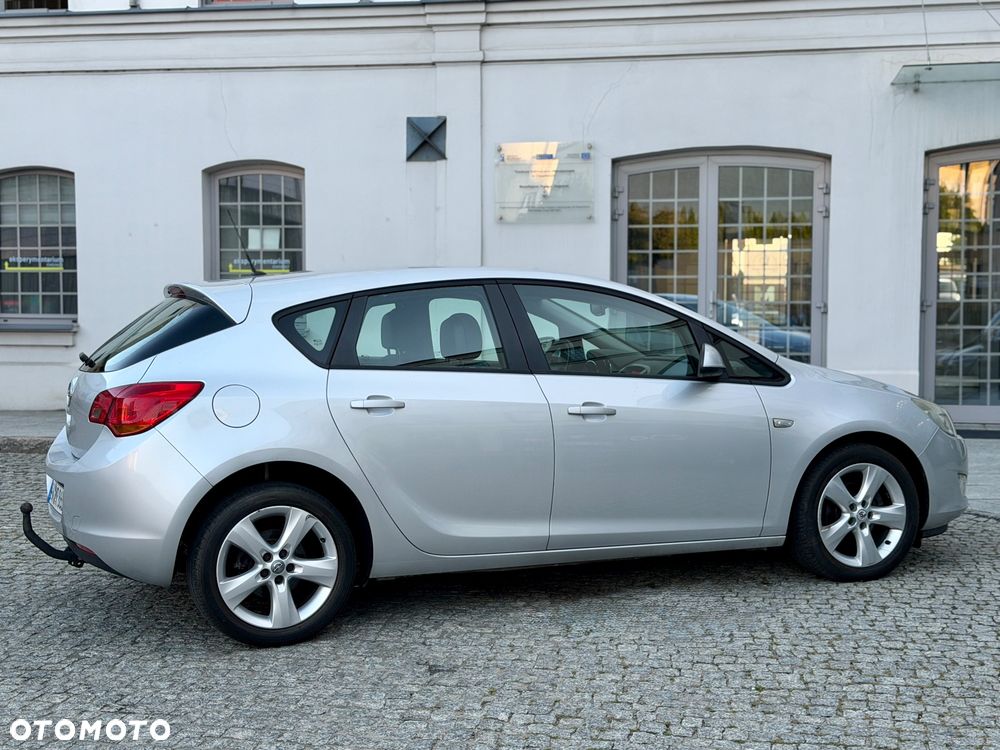 Opel Astra 1.6 Innovation - 12