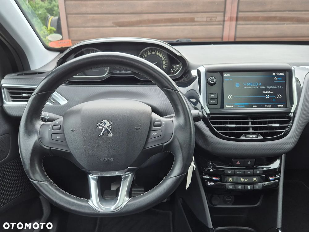 Peugeot 2008 1.2 Pure Tech Allure S&S - 15