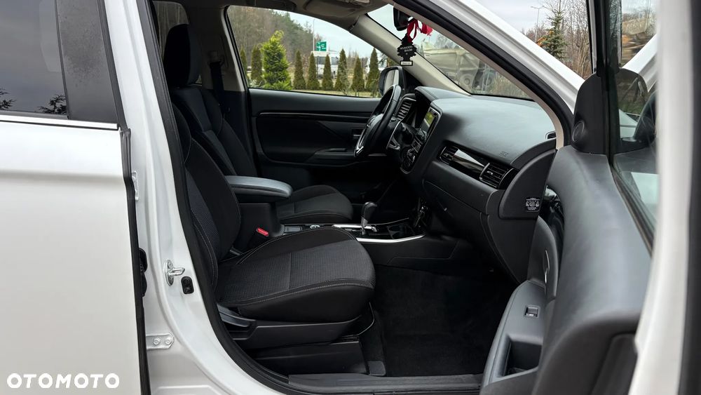 Mitsubishi Outlander 2.0 Intense 4WD CVT - 33