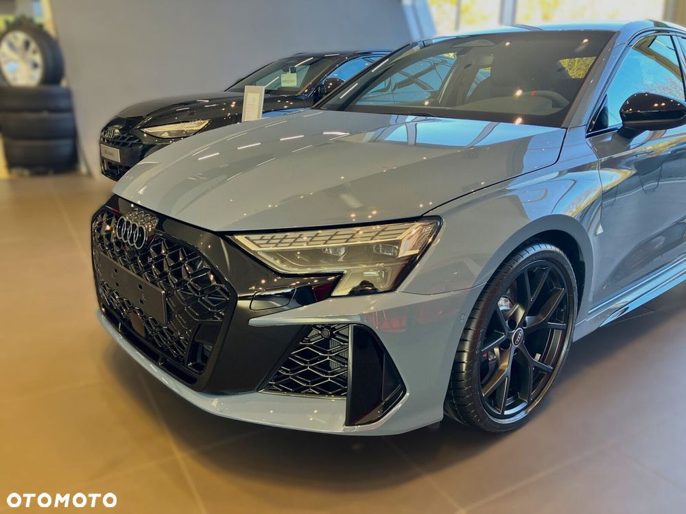 Audi RS3 Limousine - 3