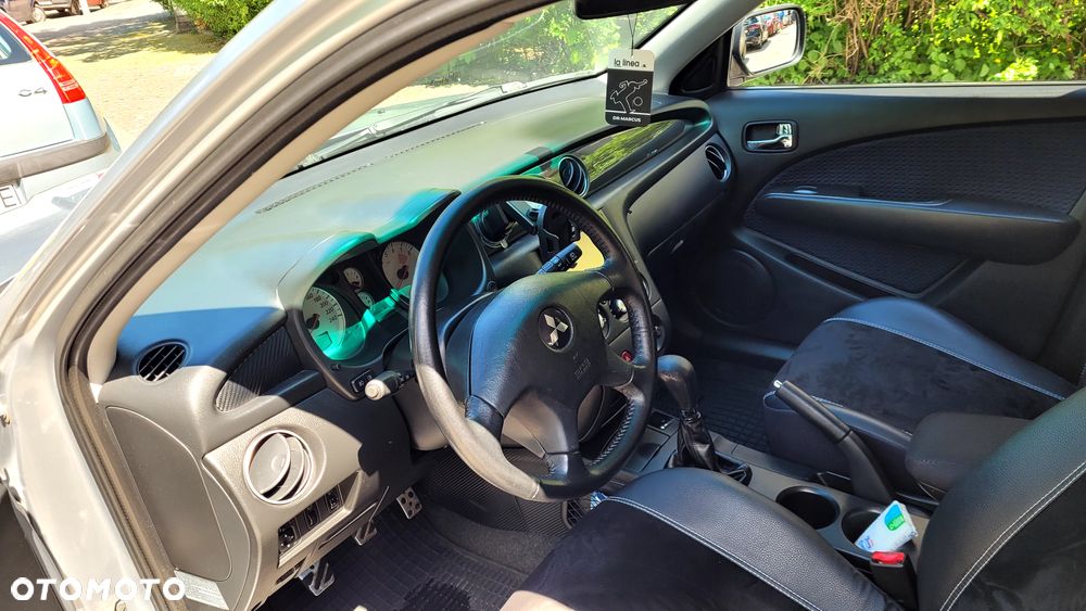 Mitsubishi Outlander - 12