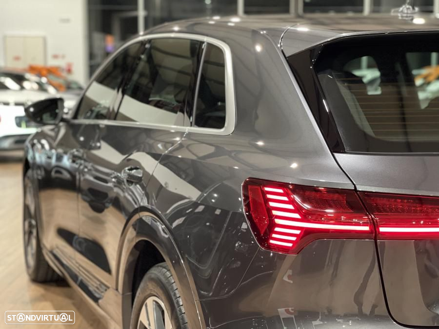 Audi Q8 e-Tron 55 quattro S line - 42
