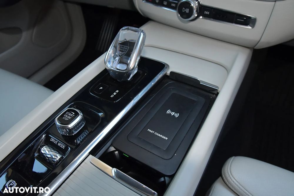 Volvo XC 60 B4 MHEV AT8 AWD Momentum Pro - 5