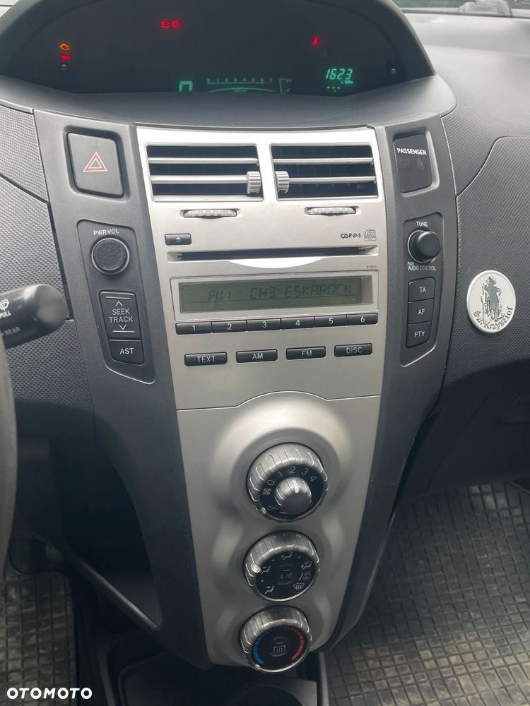 Toyota Yaris - 8