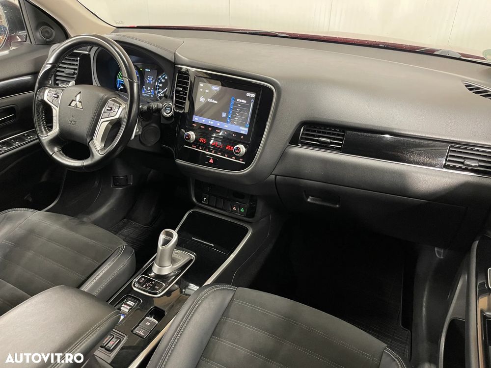 Mitsubishi Outlander 2.4 4WD Plug-In Hybrid - 8