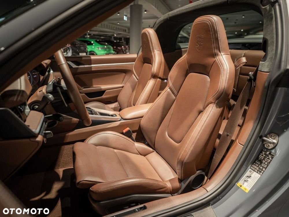 Porsche 911 Targa 4 GTS - 16