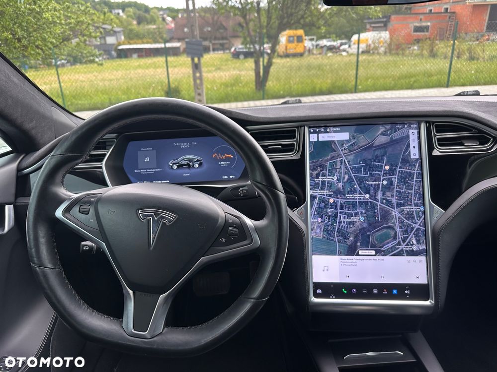Tesla Model S - 24
