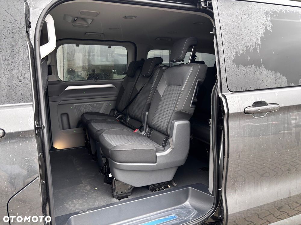 Volkswagen Caravelle - 9