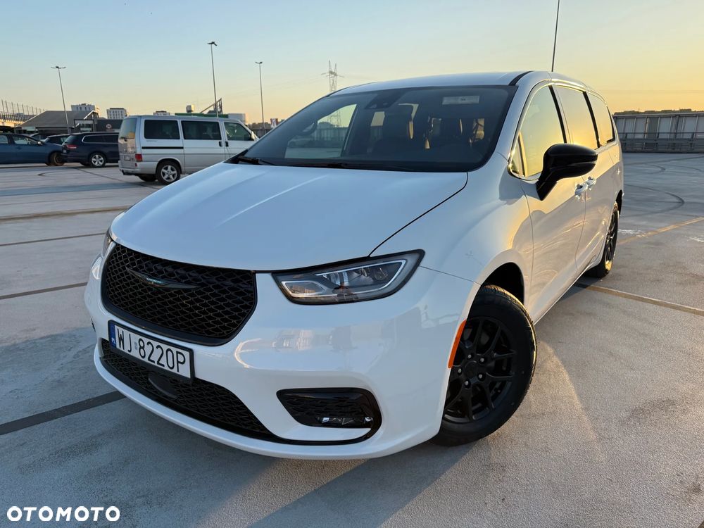 Chrysler Pacifica - 16