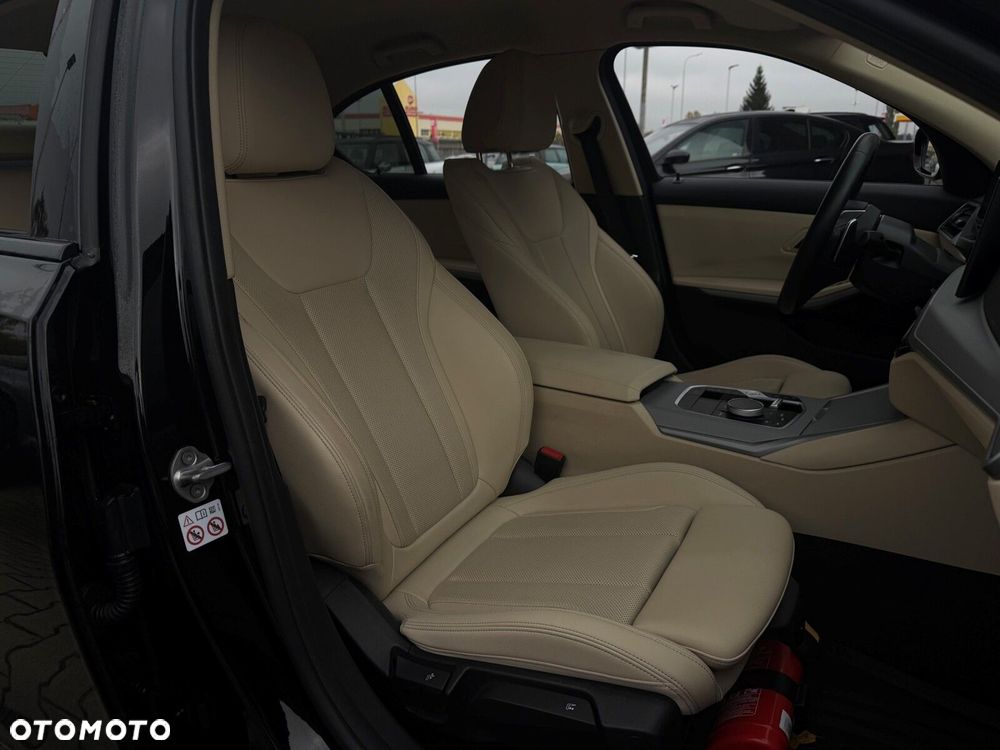 BMW Seria 3 330d xDrive MHEV Sport Line - 12