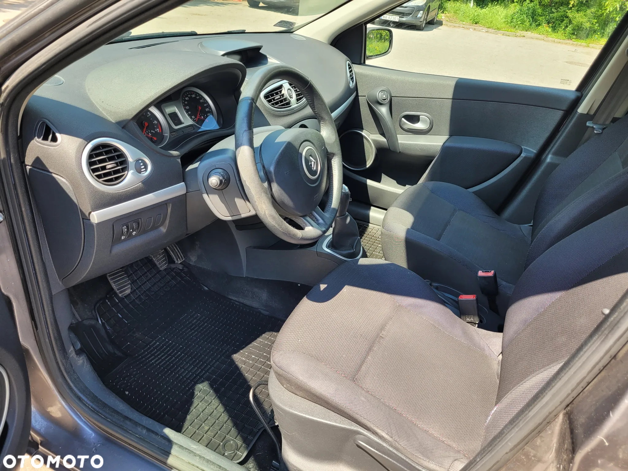 Renault Clio - 10