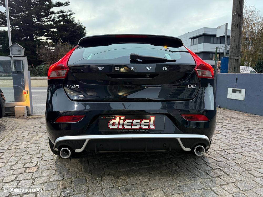 Volvo V40 D2 R Design - 9