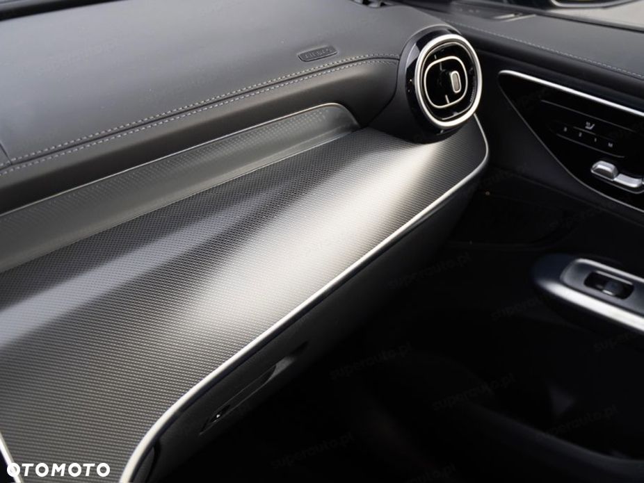 Mercedes-Benz GLC - 12