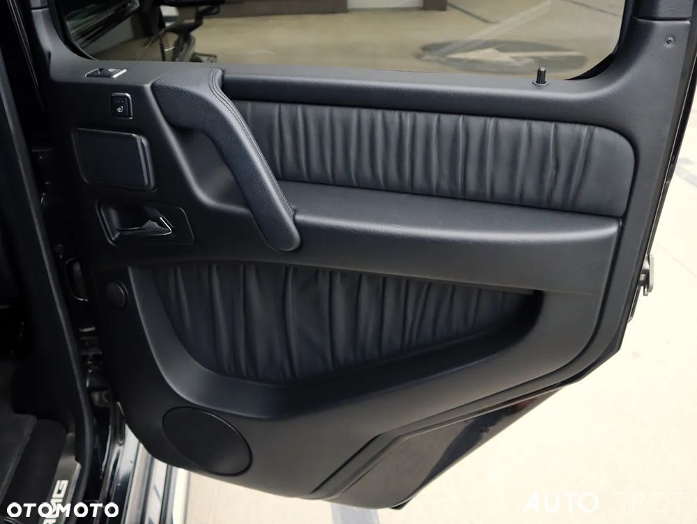 Mercedes-Benz Klasa G AMG 63 AMG SPEEDSHIFT 7G-TRONIC - 38