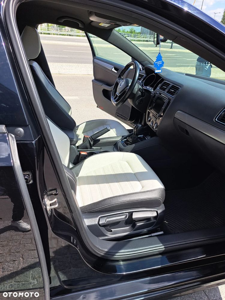 Volkswagen Jetta 1.8T SE - 11