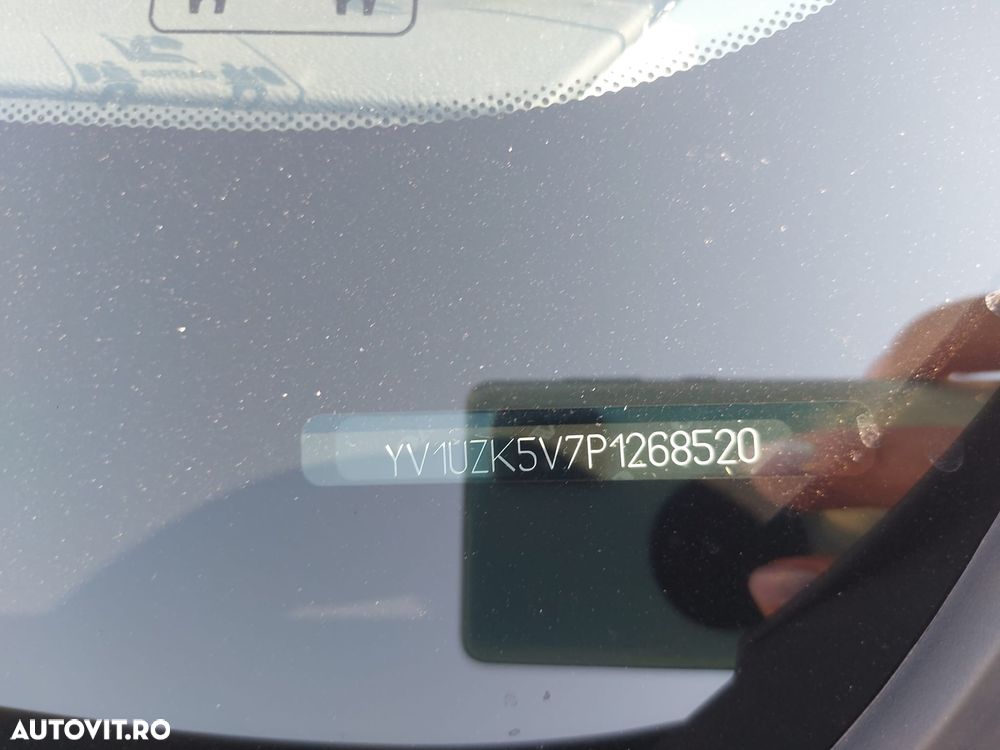 Volvo XC 60 B4 D Plus Dark - 24