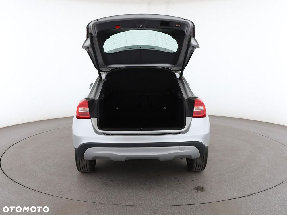 Mercedes-Benz GLA 200 7G-DCT - 20