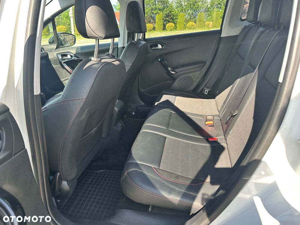 Peugeot 2008 1.2 Pure Tech GPF Allure S&S EAT6 - 7
