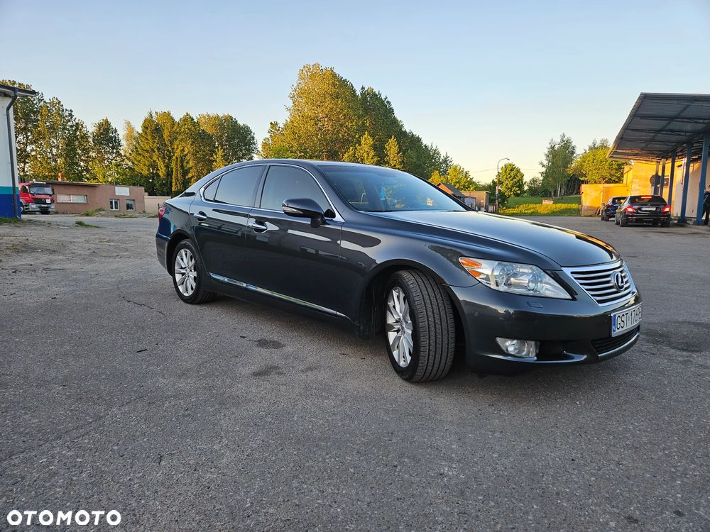 Lexus LS - 9