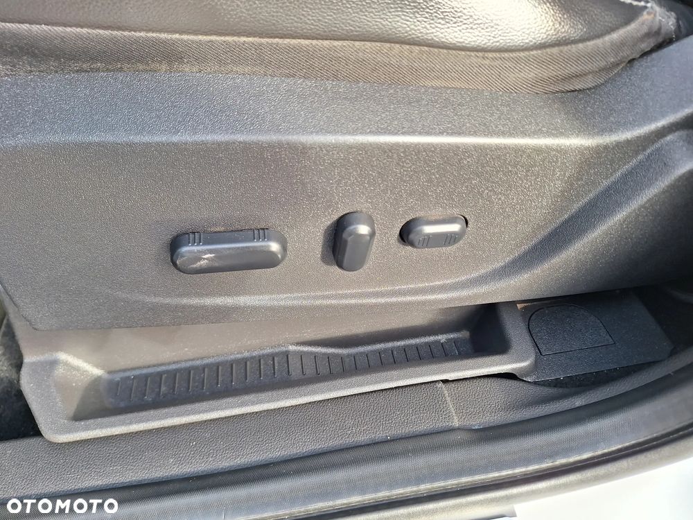 Ford Kuga - 12