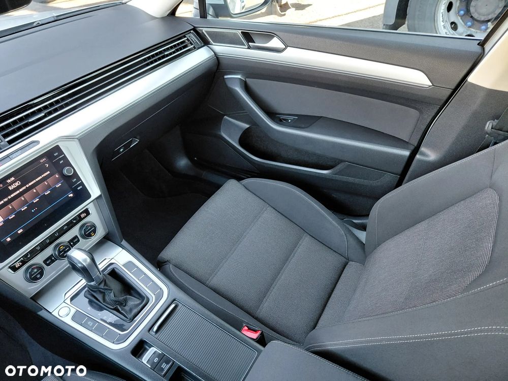 Volkswagen Passat 2.0 TDI SCR Comfortline DSG - 19