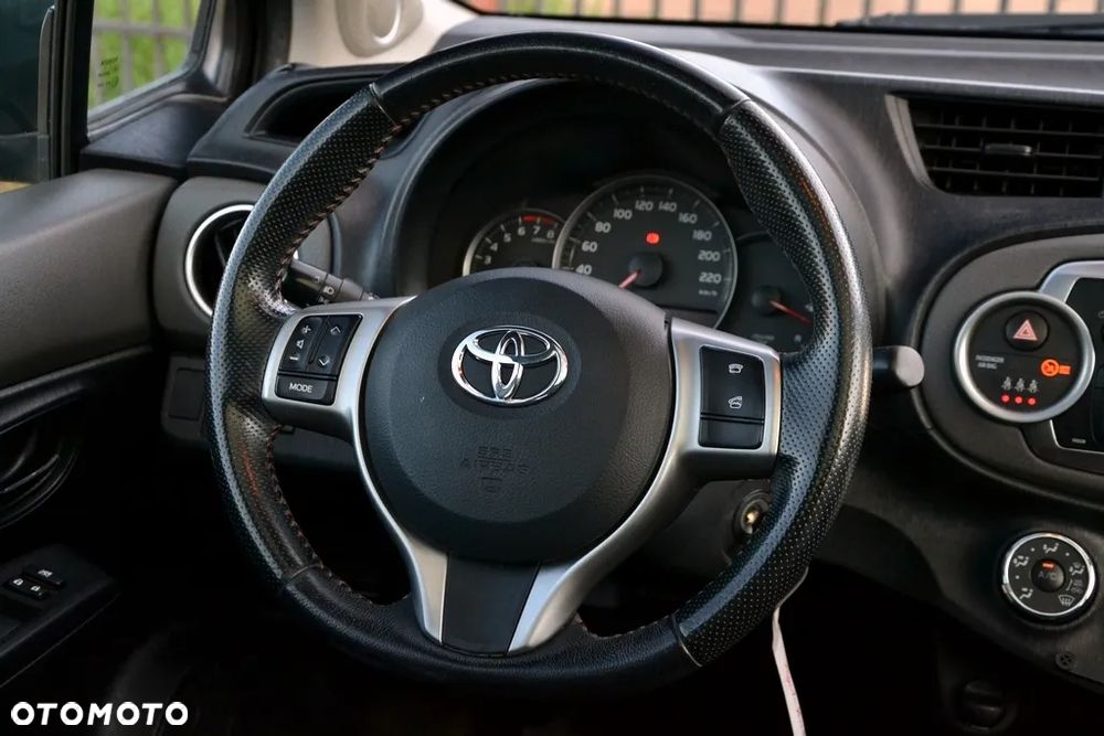 Toyota Yaris 1.33 VVT-i Executive - 32