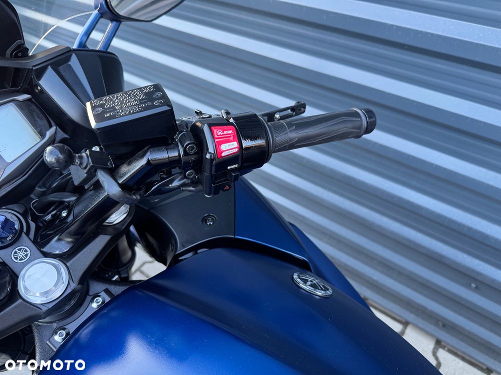 Yamaha FJR - 21
