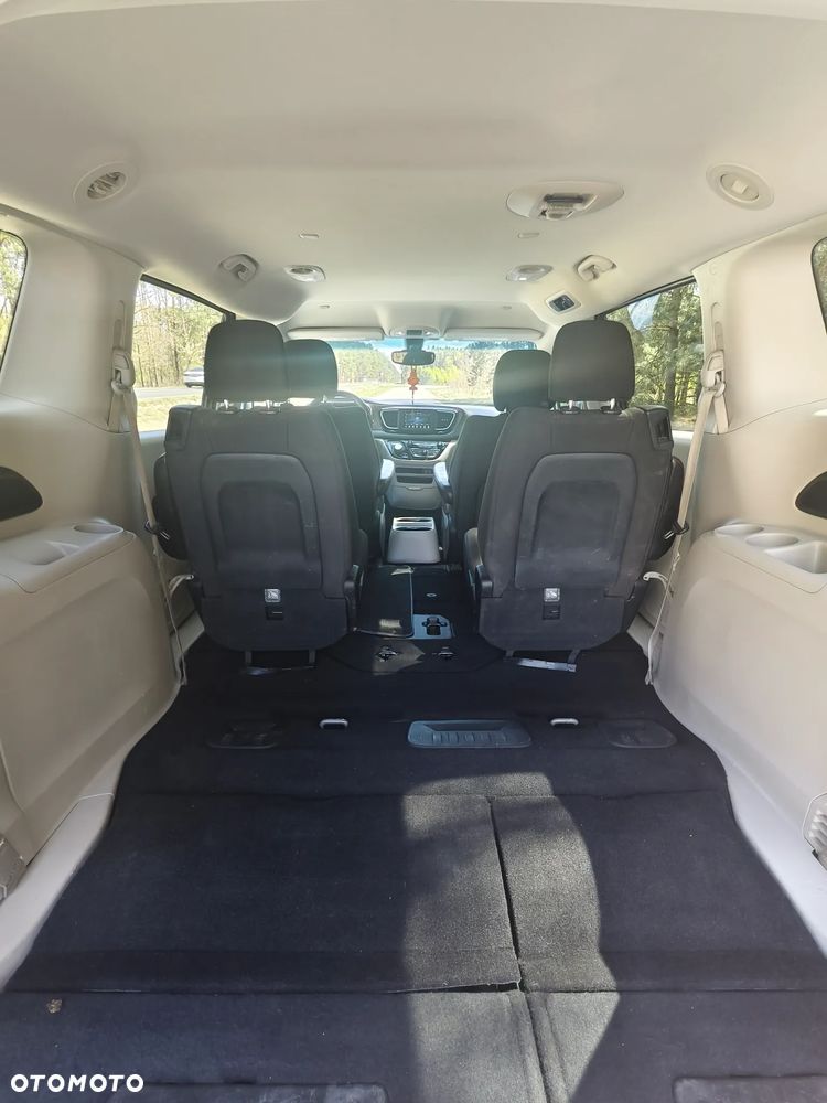 Chrysler Pacifica - 12