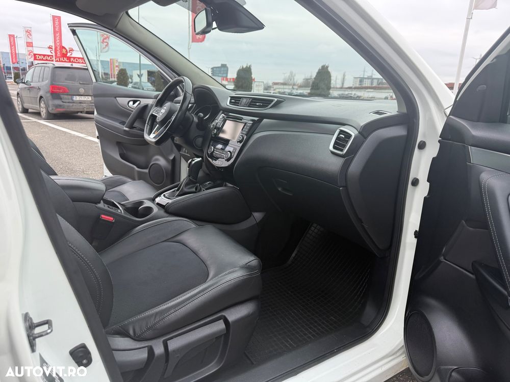 Nissan Qashqai 1.6 DCI Xtronic TEKNA+ - 23