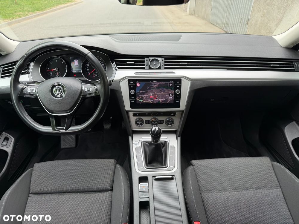 Volkswagen Passat - 4
