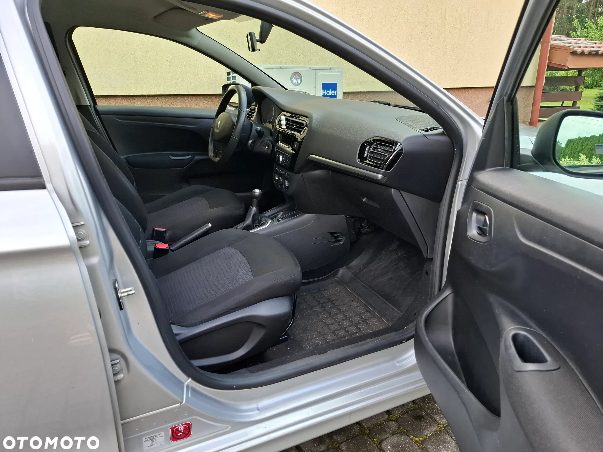 Peugeot 301 1.6 VTi Allure - 24