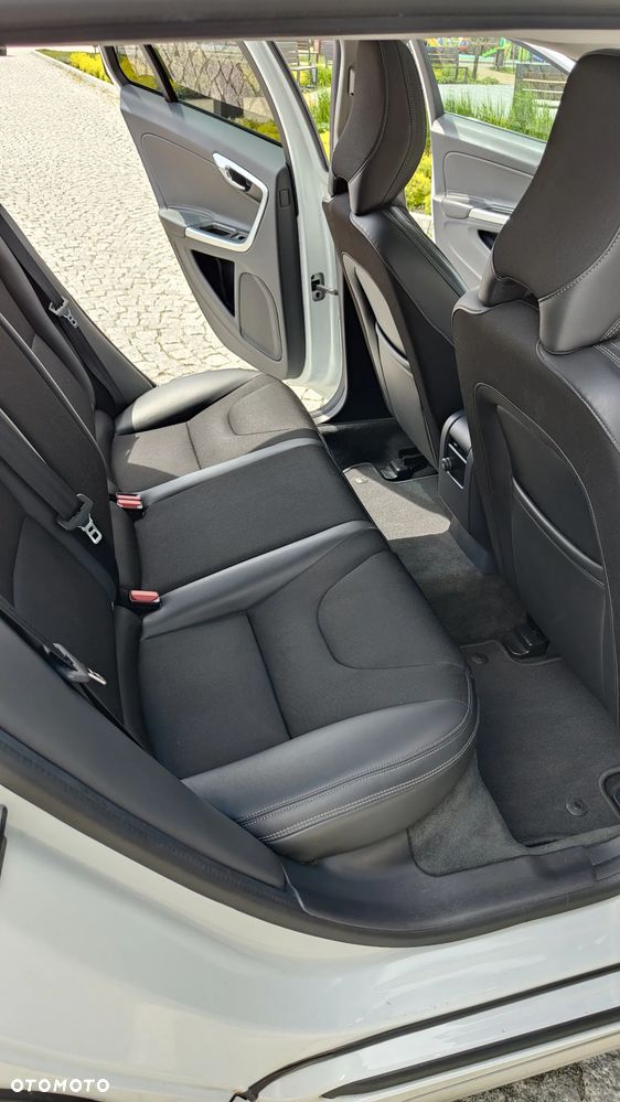 Volvo V60 Cross Country D3 - 10