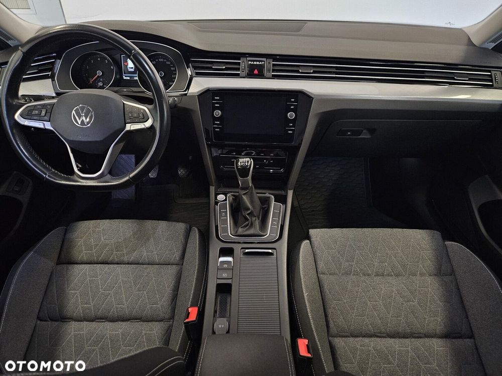 Volkswagen Passat - 10