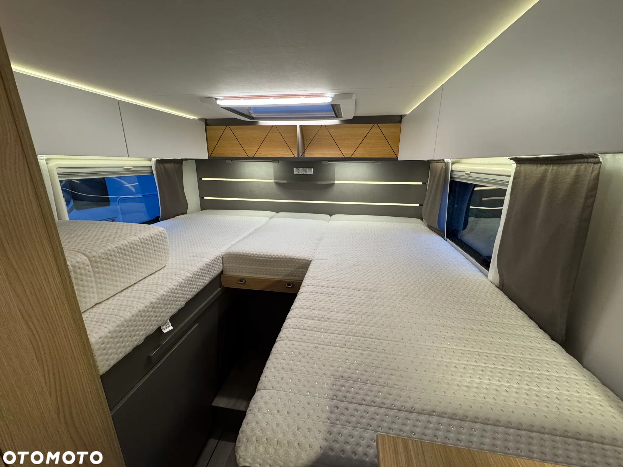 LMC Hymer H664 2023 Jak NOWY piękny kamper półintegra 4os bdb dopos. FV23% - 25