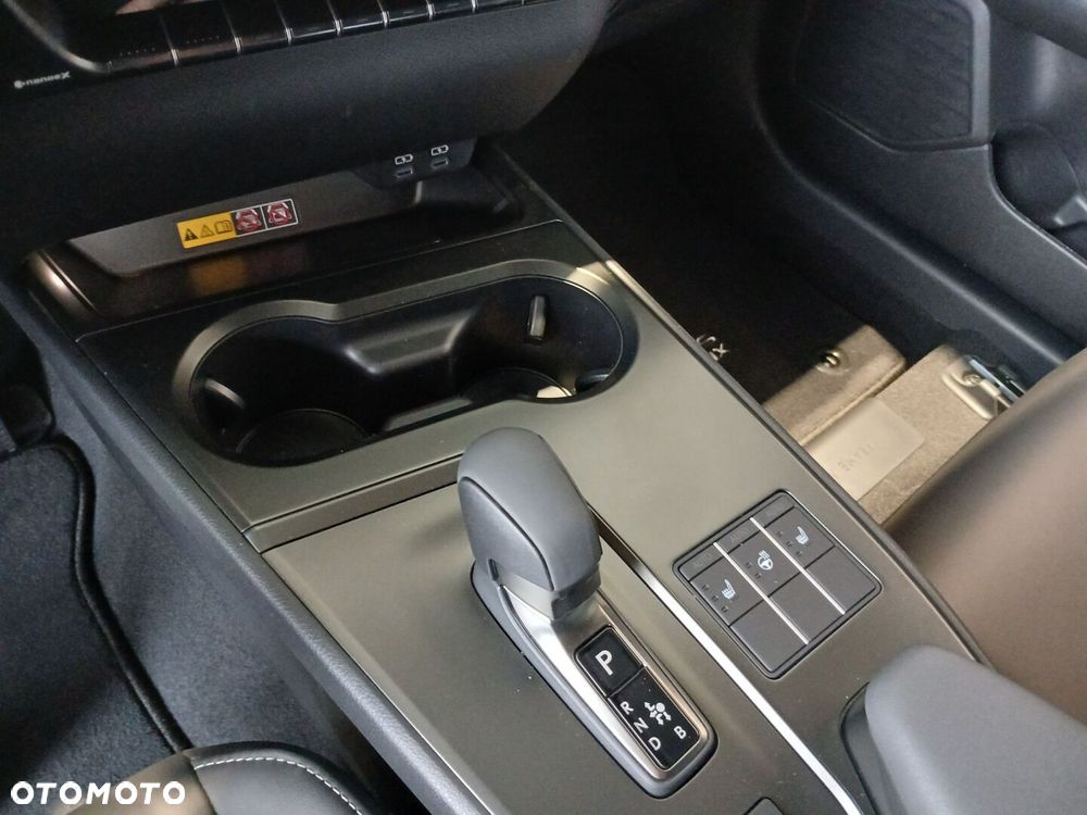 Lexus UX 300h F Sport Design - 11