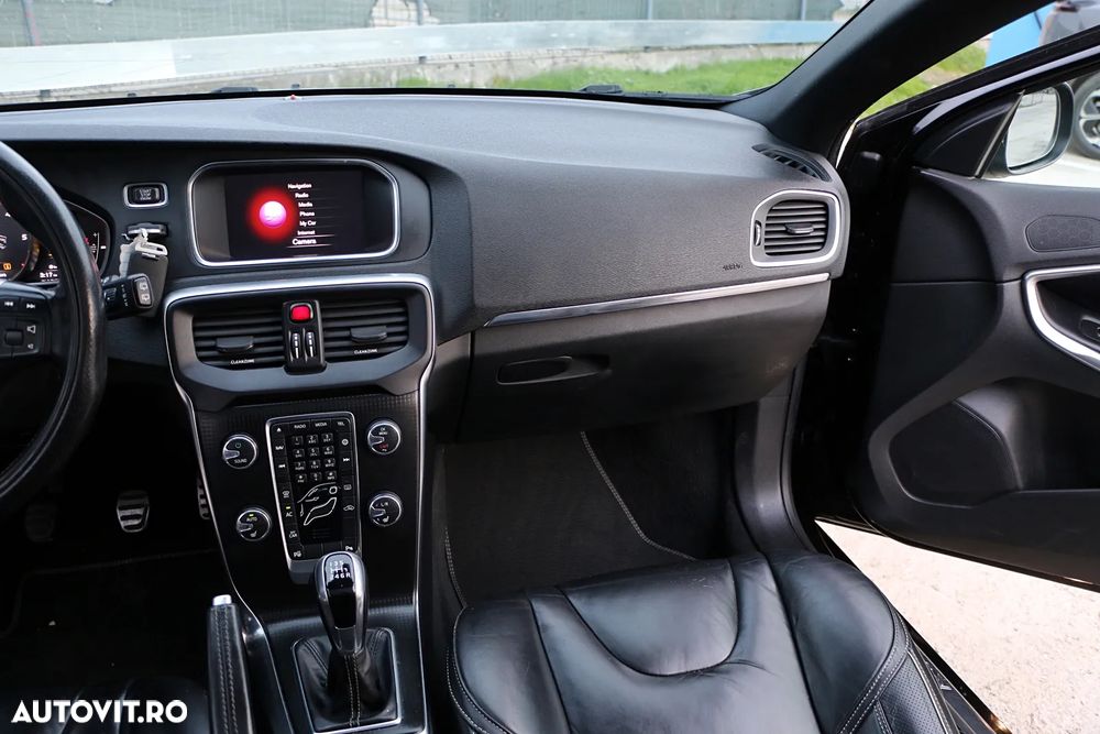 Volvo V40 D3 R-Design - 21