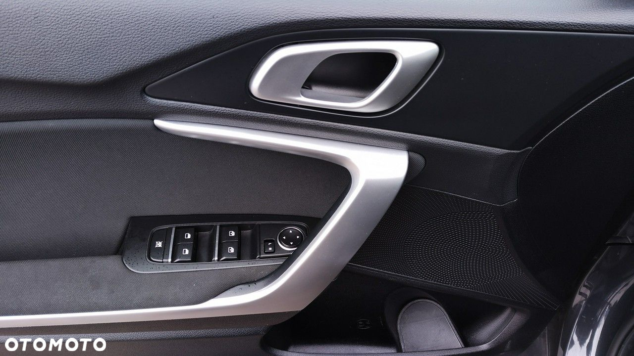 Kia Ceed - 13
