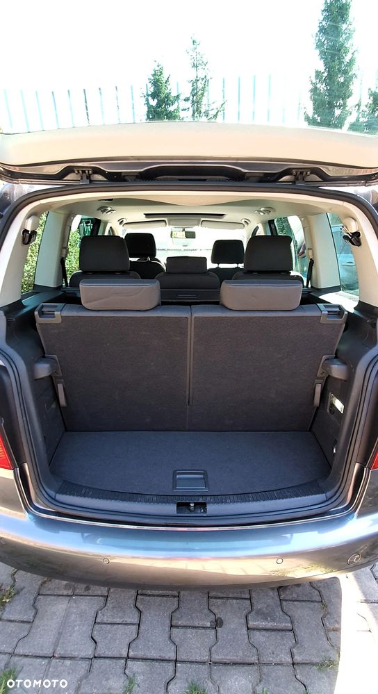 Volkswagen Touran 2.0 TDI Highline DSG - 13