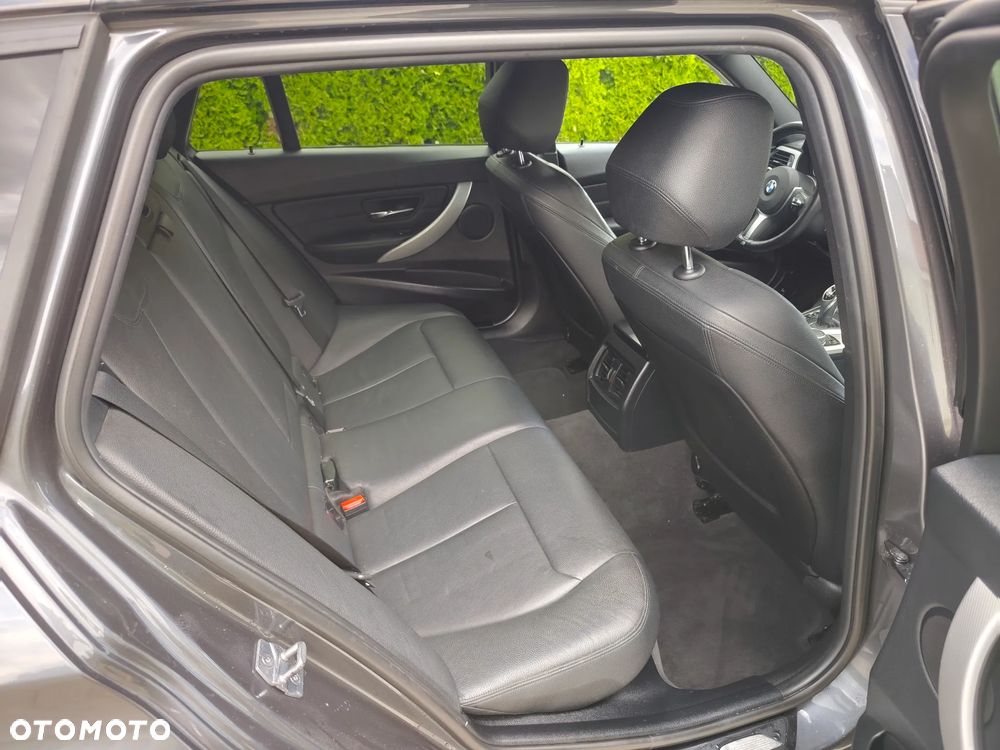BMW Seria 3 320d xDrive Edition M Sport Shadow - 25