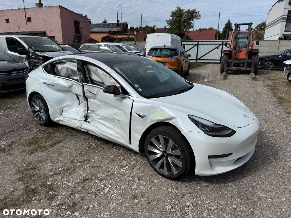 Tesla Model 3 - 11