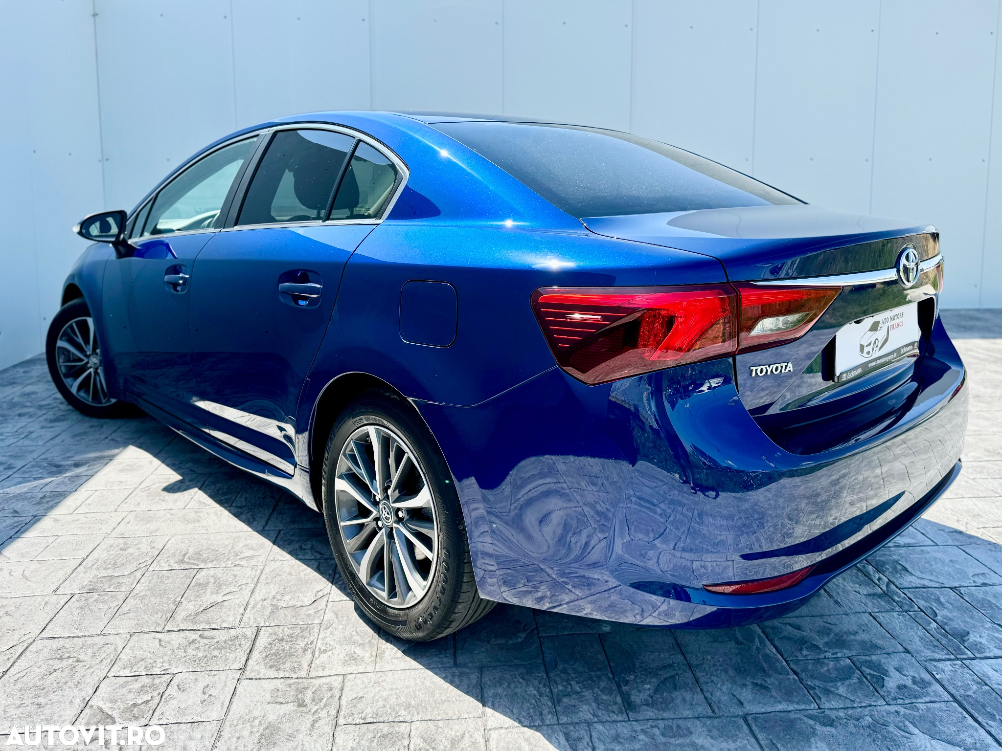 Toyota Avensis 2.0 D-4D Executive - 4