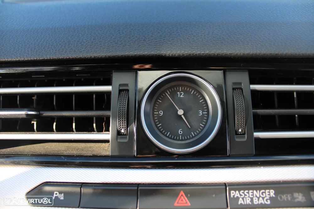 VW Passat Variant 2.0 TDi Confortline - 17