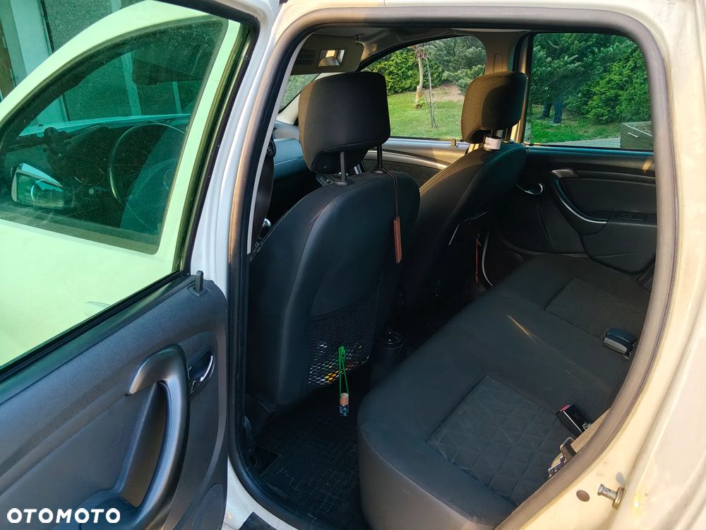 Dacia Duster 1.6 Laureate 4x4 - 4