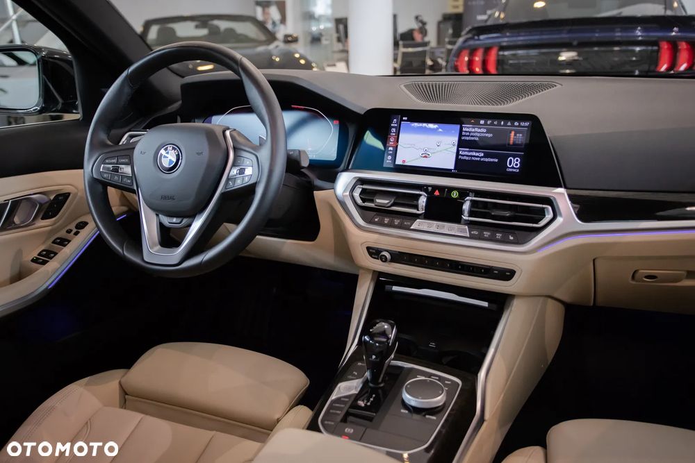 BMW Seria 3 330i xDrive - 17