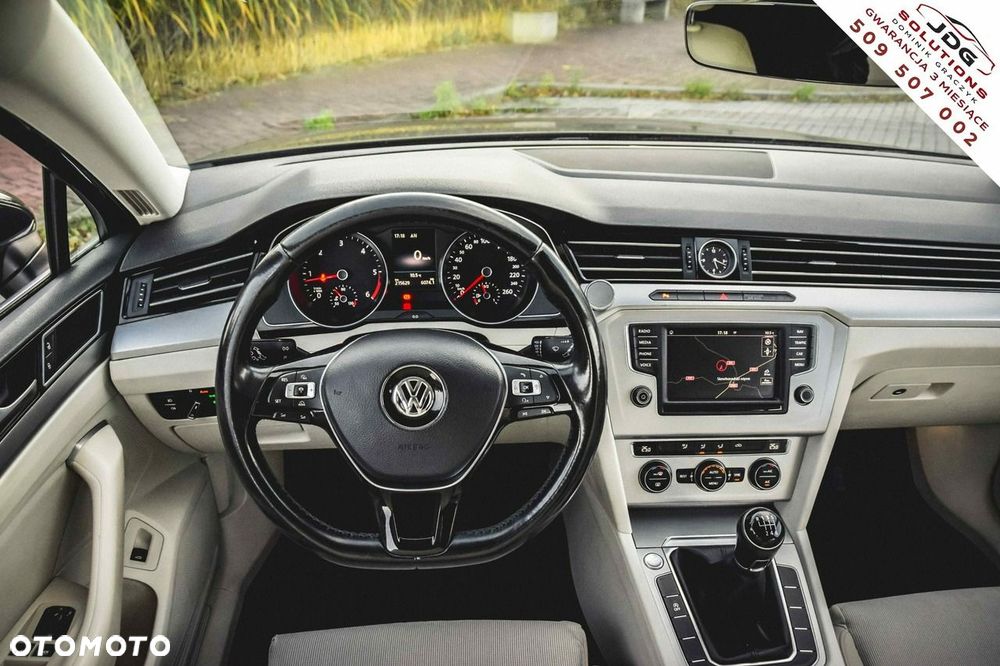 Volkswagen Passat - 20