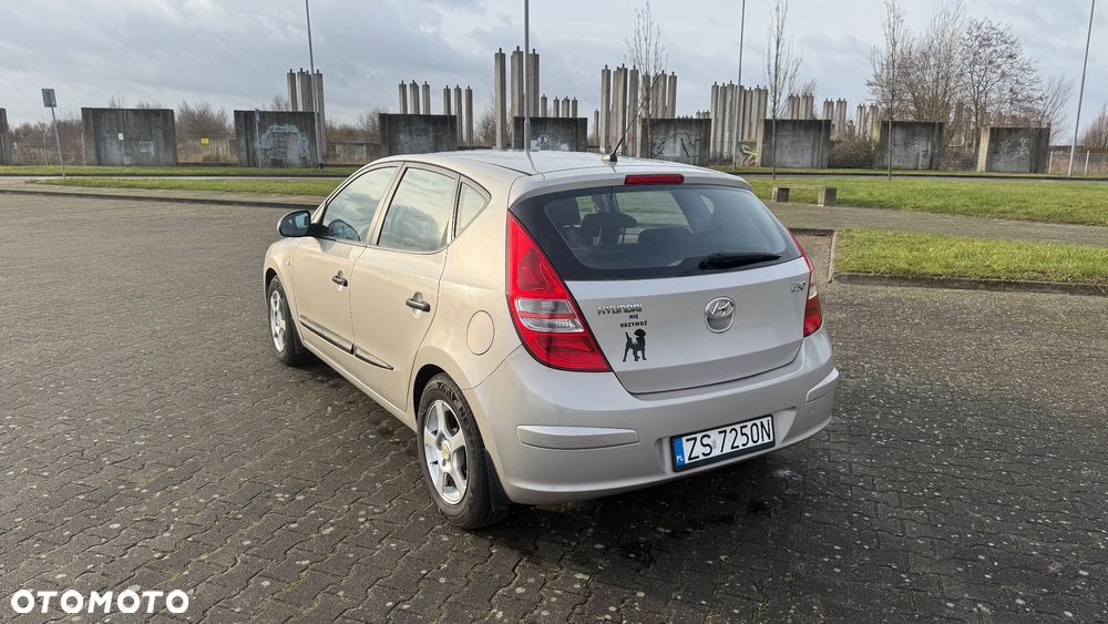 Hyundai i30 1.4 Base - 11