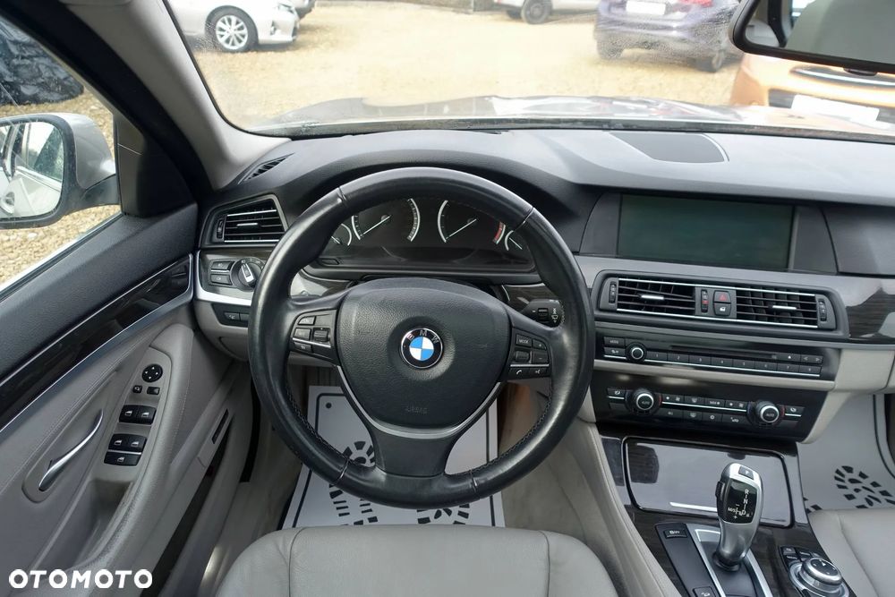 BMW Seria 5 530d xDrive Sport-Aut Modern Line - 19