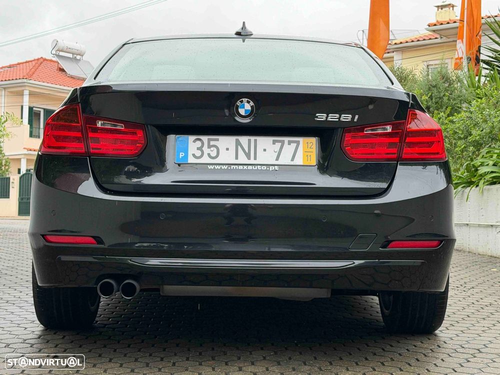 BMW 328 i Auto Line Sport - 24