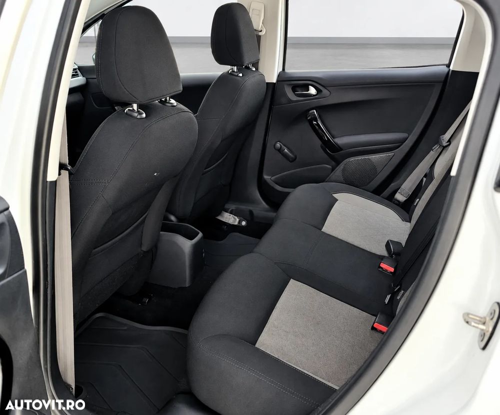 Peugeot 208 82 VTI Allure - 9